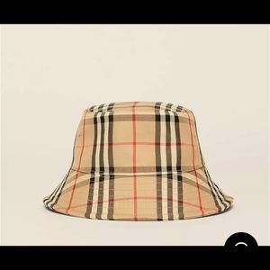 COPY - Burberry Vintage reversible bucket hat